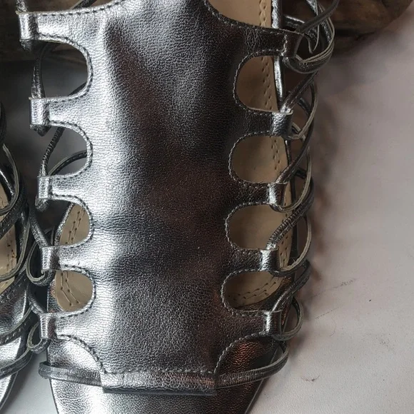 Enzo Angiolini Silver Strappy Leather Heels Elegant Design  Zipper Back 7 1/2M - Picture 12 of 15